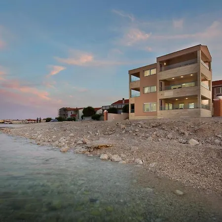 Apartment By The Sea - 19422 *