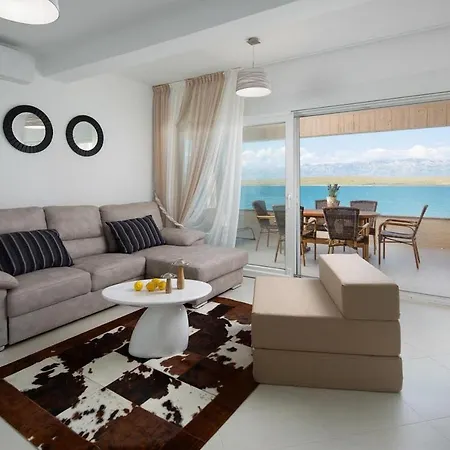 Apartment By The Sea - 19422 Vir