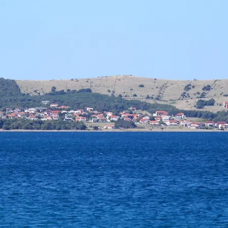 Apartment By The Sea - 19422 Vir